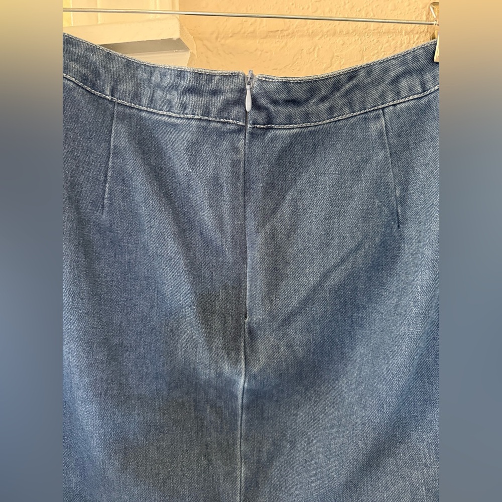 NWOT Denim Blue Skirt with Bow Detail - Picture 4 of 5